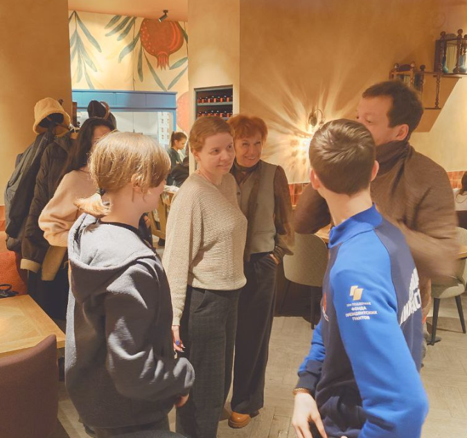 Это был очень суматошный ДР после нашего возвращения из Таиланда. Внучка же подъехала прямо с соревнований.