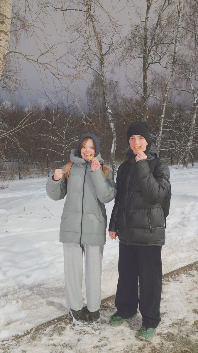 Бабушка же (то есть Я) отдарилась потом шоколадными "медальками"