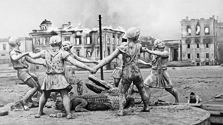    Сталинград. Площадь у вокзала. Фото: архив Минобороны