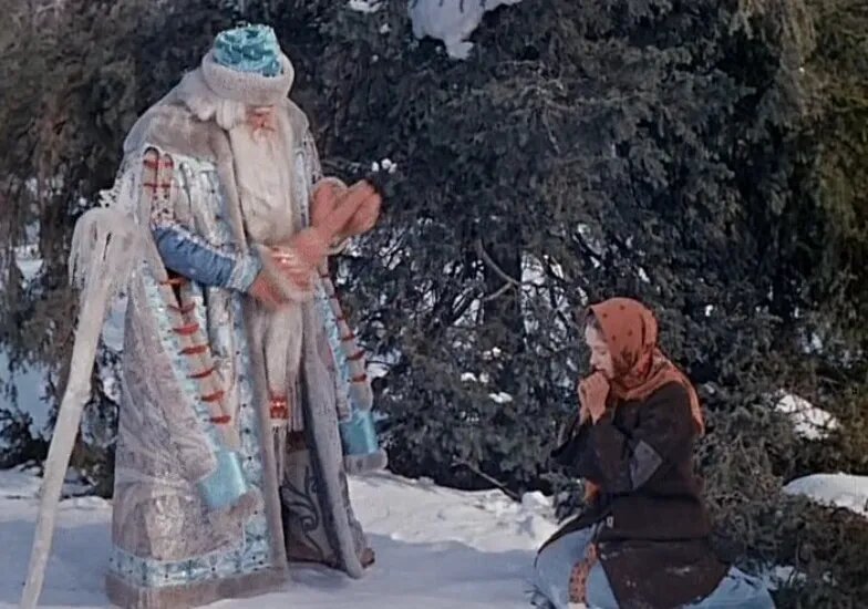 Морозко сжалился над Настенькой. Кадр из сказки «Морозко», 1965, реж. Александр Роу