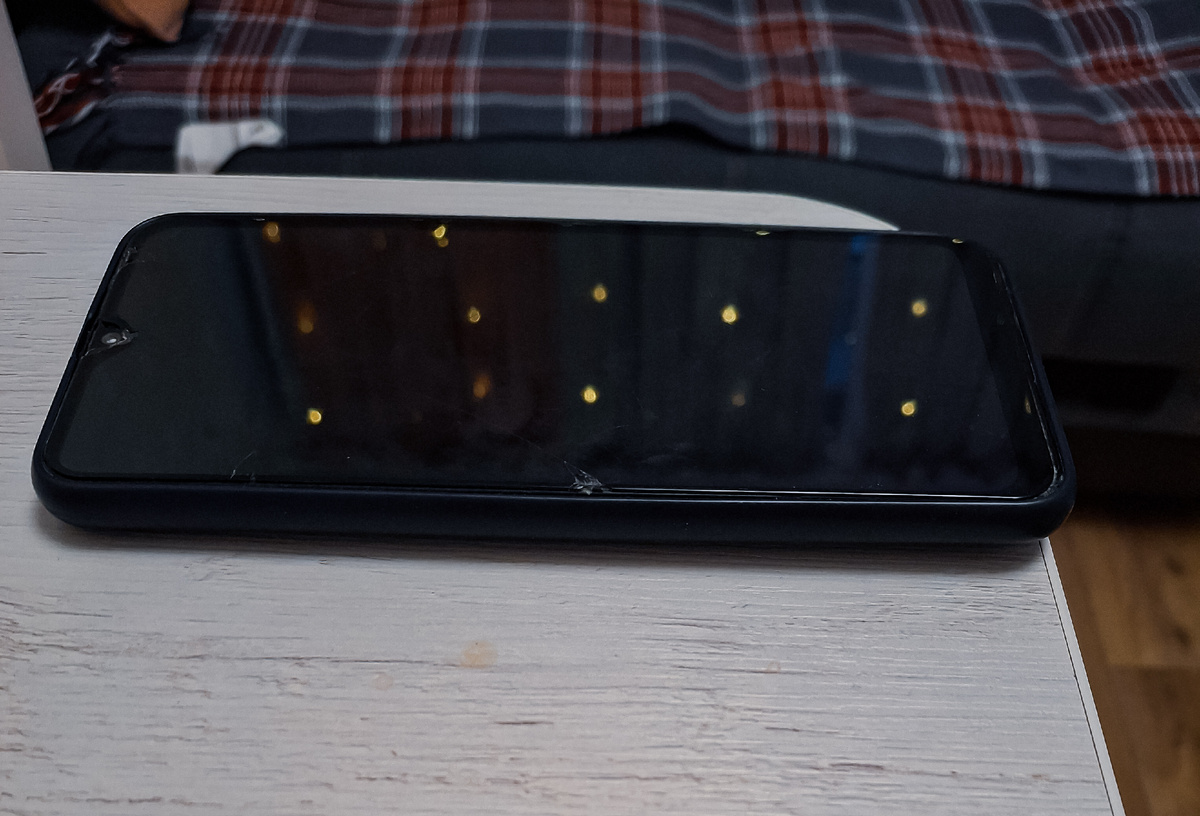 А потом и вовсе экран стал черным😒