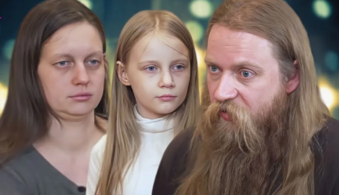 Семья Тепляковых со старшей дочерью Алисой 