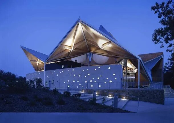 Театр звёздного света (Starlight Theatre) в студ-городке колледжа Рок-Вэлли (Рокфорд).