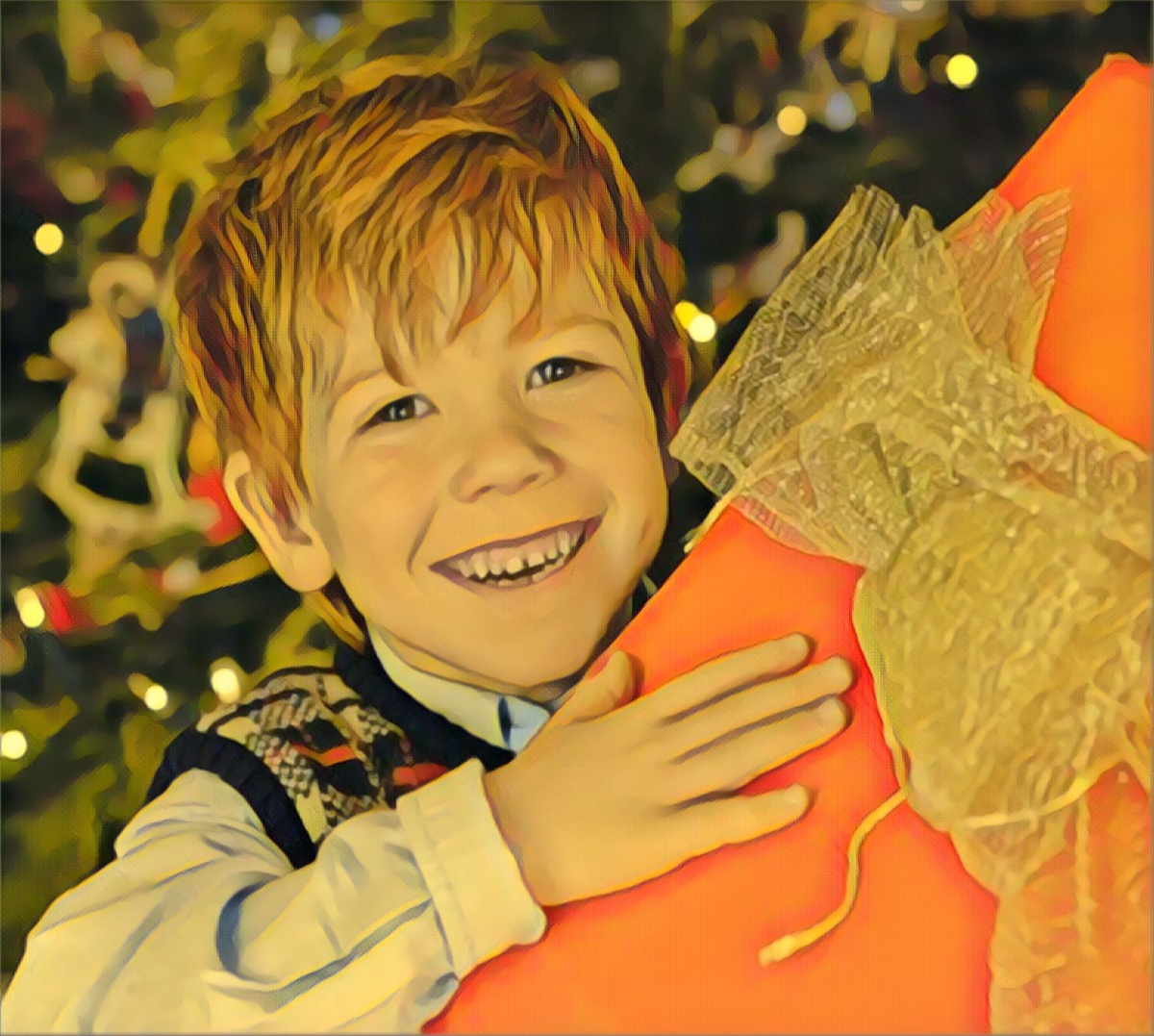 Максим получил подарок от Деда Мороза                                                                