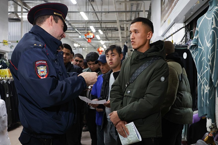 Преступность мигрантов. Право полиции выдворять иностранцев. Выдворение иностранных граждан. Полиция миграция. Право полиции выдворять иностранцев.