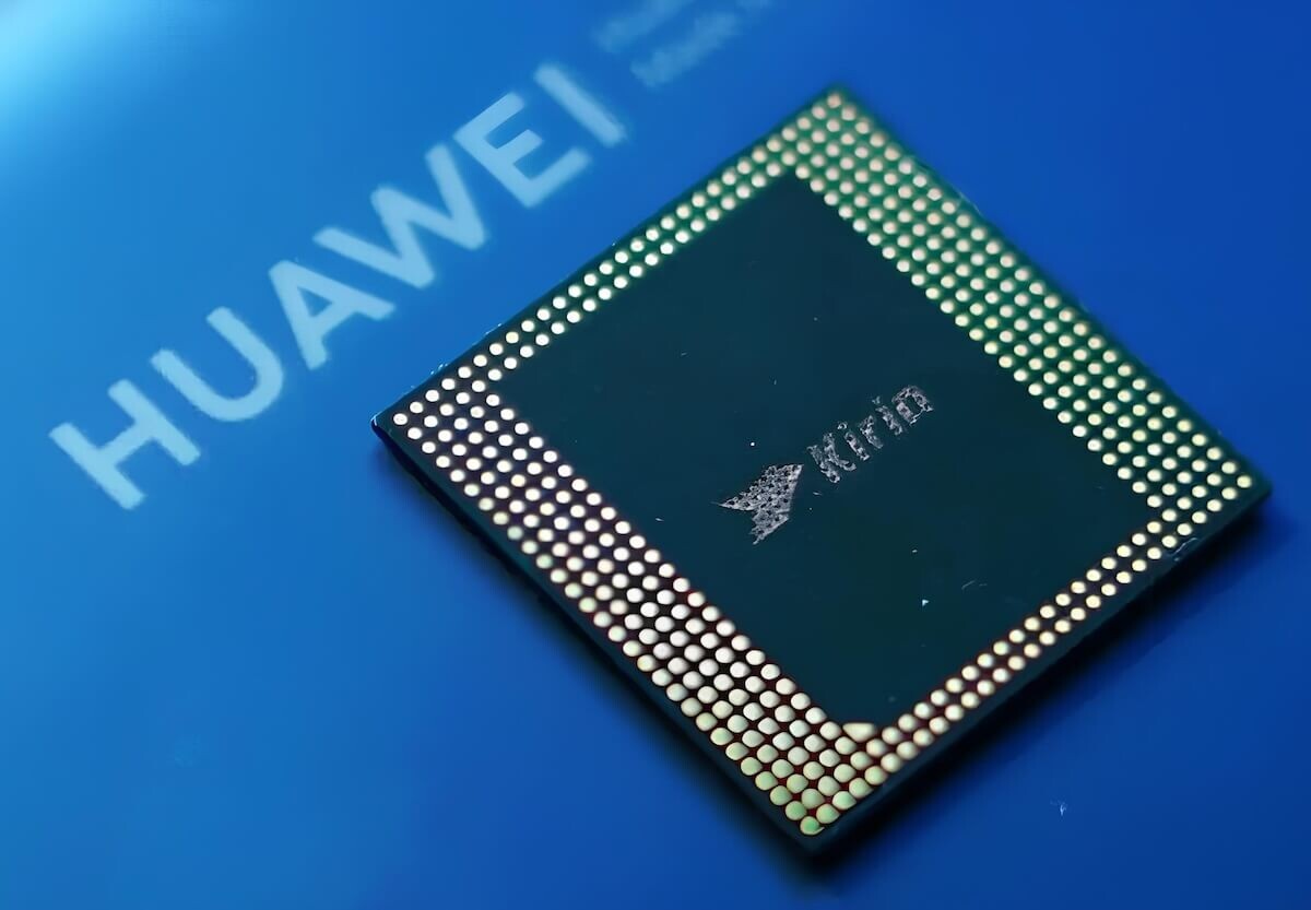    HUAWEI — одна из немногих компаний, которые производят смартфоны. Изображение: iXBT.com