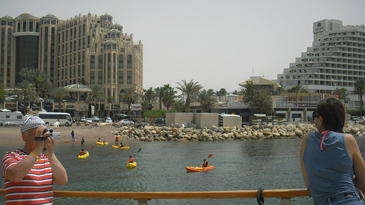 На морской экскурсии.