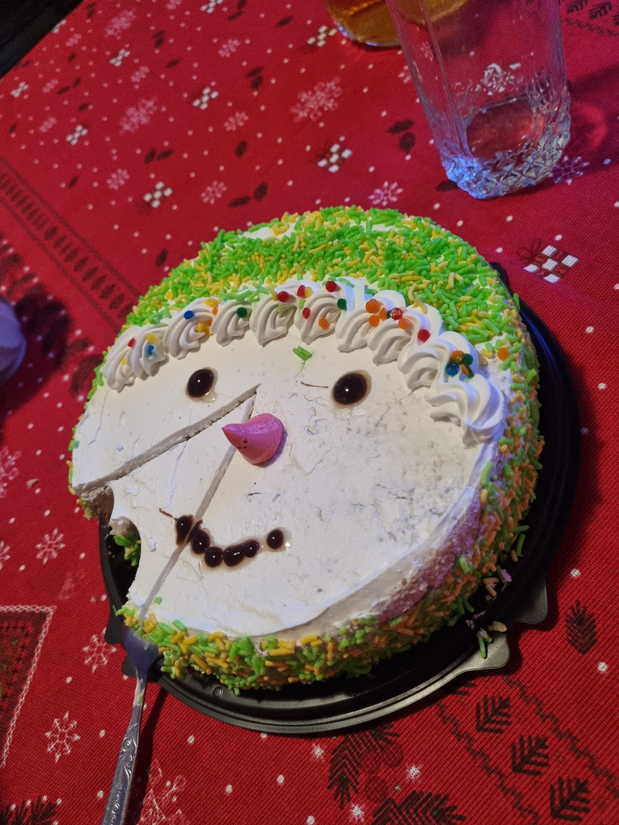 Добавила вид сбоку, извините, торт очень вкусный не удержалась!