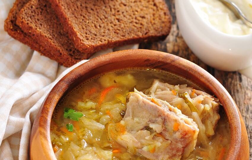 Щи, харчо и суп-гуляш - идеальные варианты супов для холодного января.