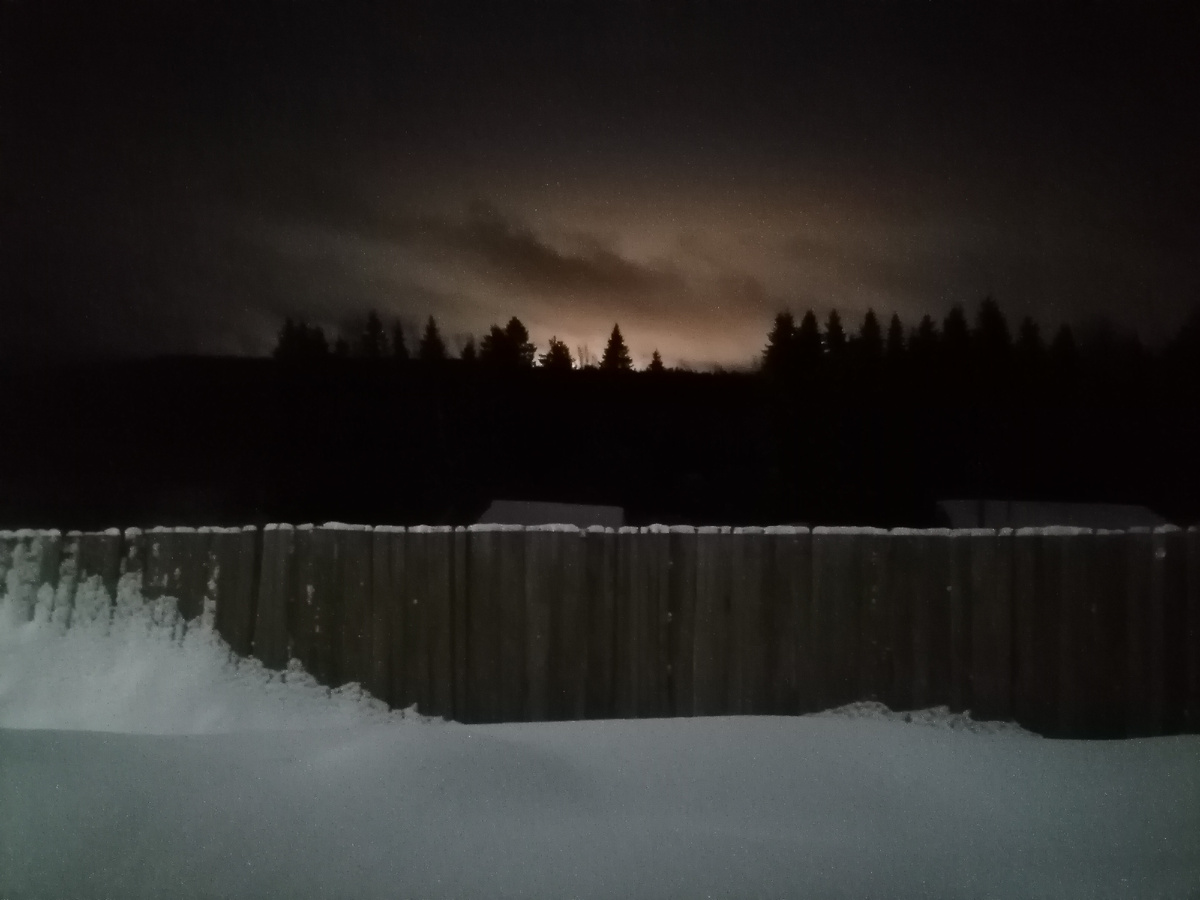 В пяти метрах от родника.