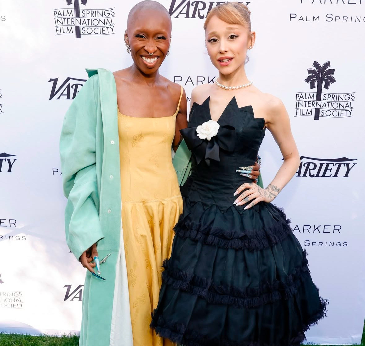    Ариана Гранде и Селена Гомес посетили бранч Variety Creative Impact (фото 1)