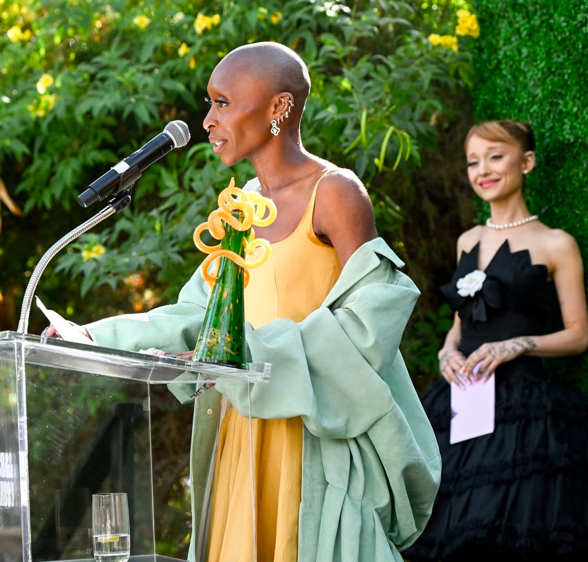    Ариана Гранде и Селена Гомес посетили бранч Variety Creative Impact (фото 2)