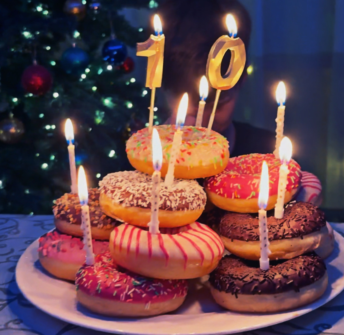 Ну и полюбившийся всем детям пончиковый торт