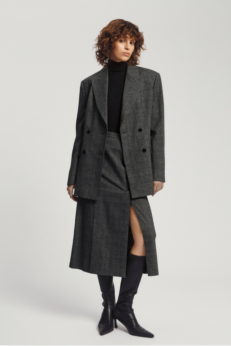 Серая юбка с двумя разрезами