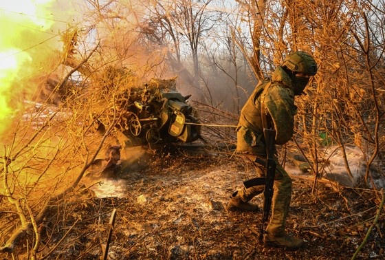    Артиллерийский расчет гаубицы Д-30 МО РФ