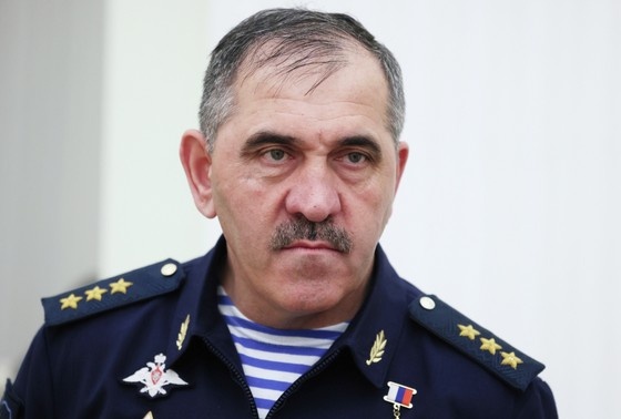    Юнус-Бек Евкуров