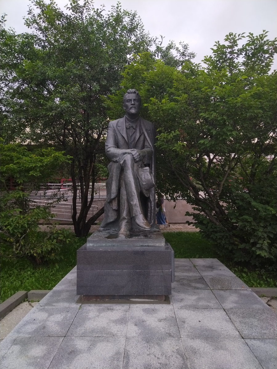 Памятник Чехову