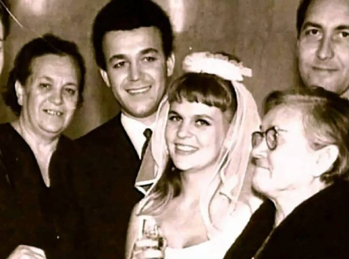 Иосиф Кобзон с мамой (слева) и Вероникой Кругловой
