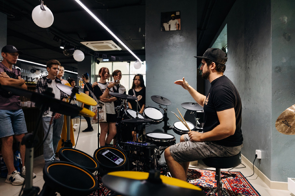 Мастер-класс по барабанам в магазине Muzitoria