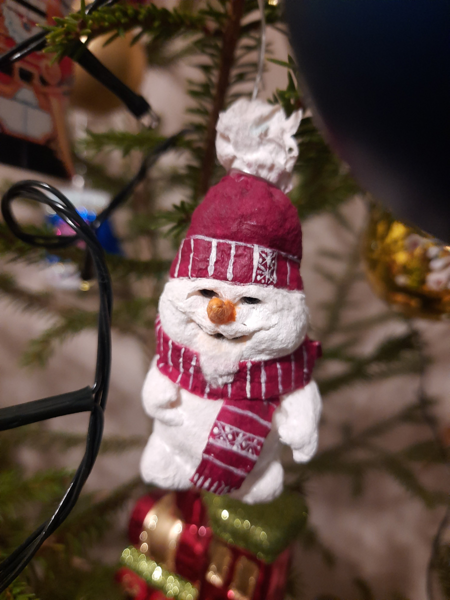 Усатый Снеговик Шапочкин!Вата,клей пва,акриловые краски.