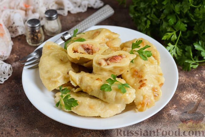 мука, яйца, масло растительное, вода, соль, картофель, бекон, лук репчатый, перец чёрный молотый