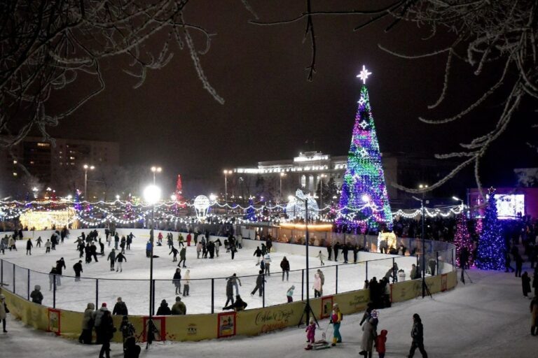    В Оренбурге из-за оттепели закрыт каток в Новогоднем городке на площади Ленина Марина Шарт