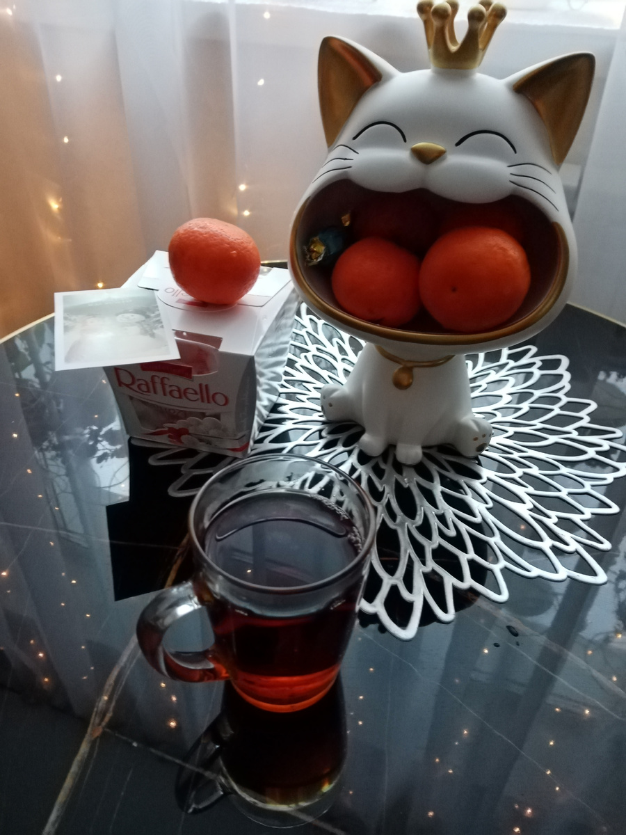 чай с Рафаэлками кстати.. фото автора