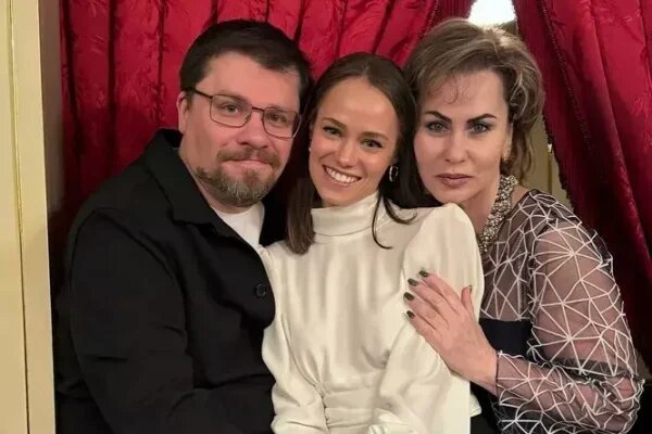    Катерина Ковальчук с семьей. Фото: соцсети