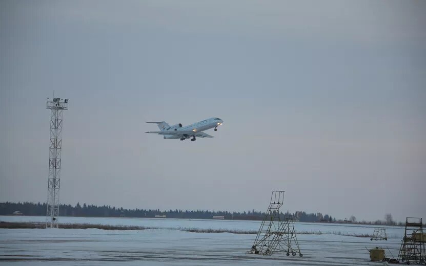    Два задержанных из-за закрытия аэропорта самолета приземлились в Ижевске