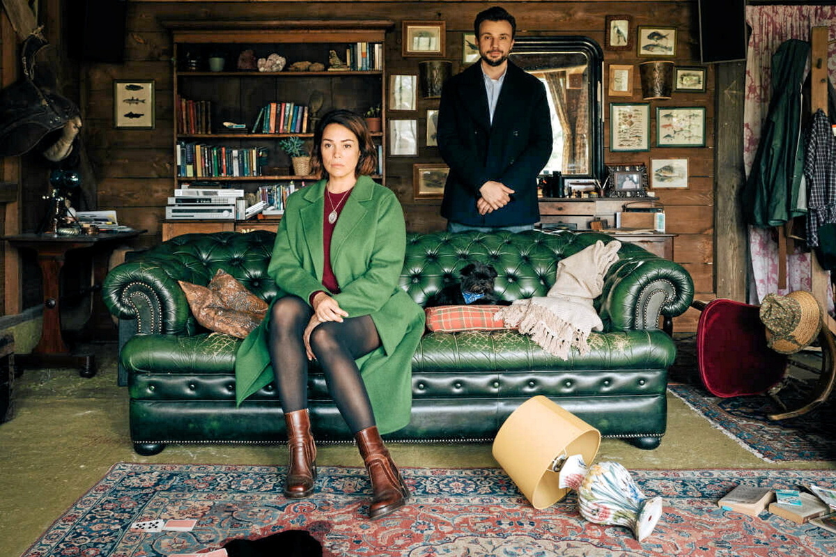 Постер сериала "Мадмуазель Холмс" / Mademoiselle Holmes