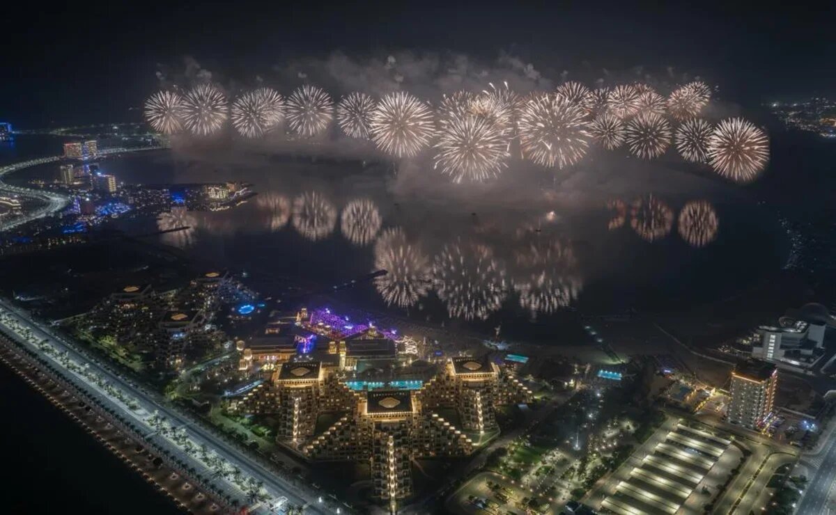    Эмират Рас-эль-Хайма установил два новых рекорда во время новогоднего шоу