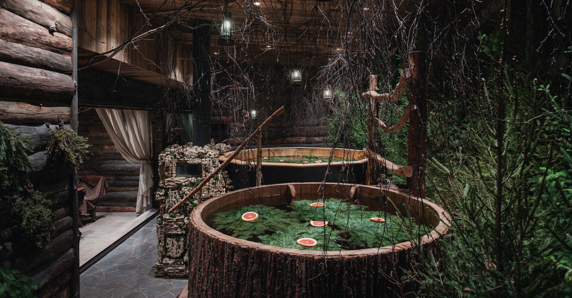 Как правило, сибирские бани выполнены из дерева. Иногда их строят из камня, а внутри уже отделывают кедром. Фото: Банный спа-комплекс Siberia / Яндекс Карты