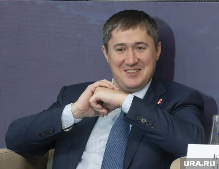 Дмитрий Махонин предложил землякам оценить реставрацию деревянной церкви, построенной в начале 18 века
Фото: Сергей Русанов © URA.RU