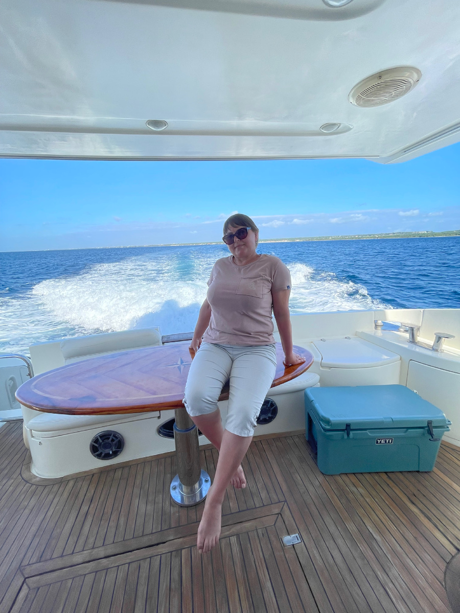 На яхте плавем на остров Саона