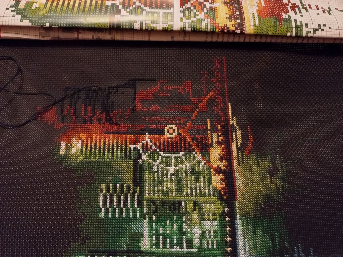 Фрагмент вышивки по набору от фирмы Сделай своими руками Н-16 "Ночной город"