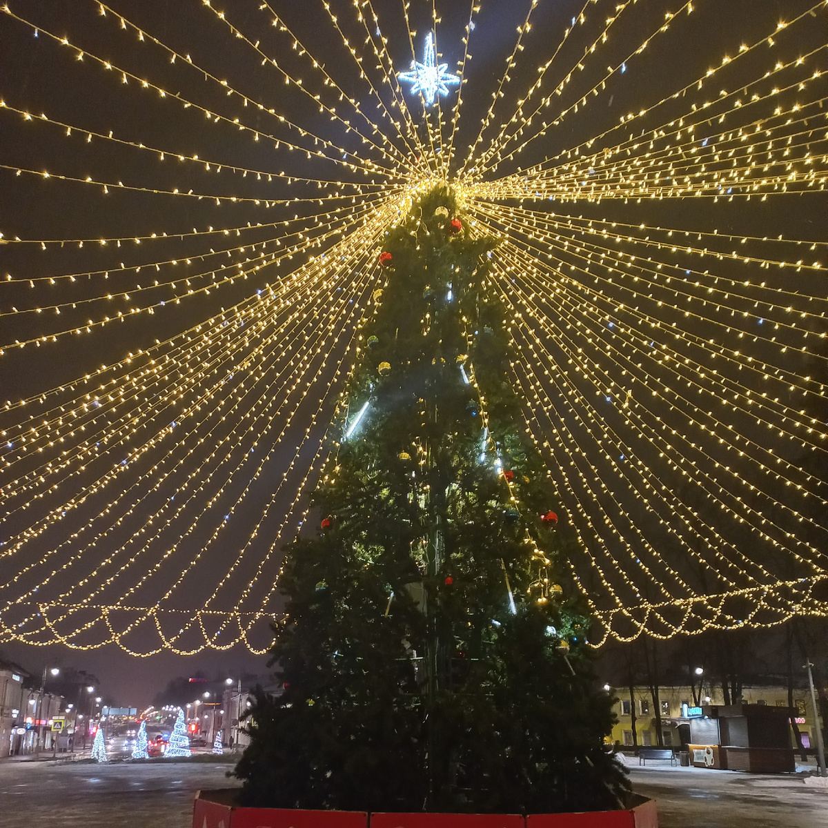 Такая вот красавица стоит на центральной площади моего города