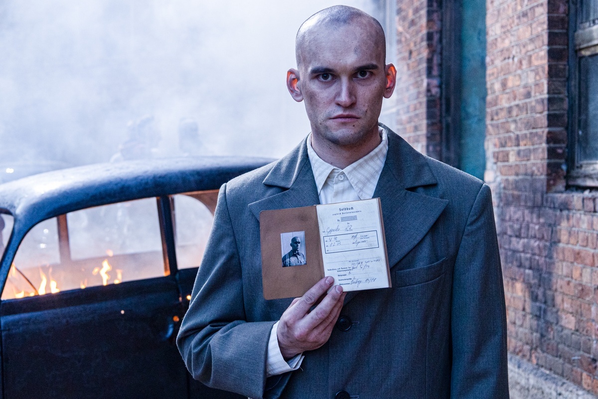 Молодой Кротов.