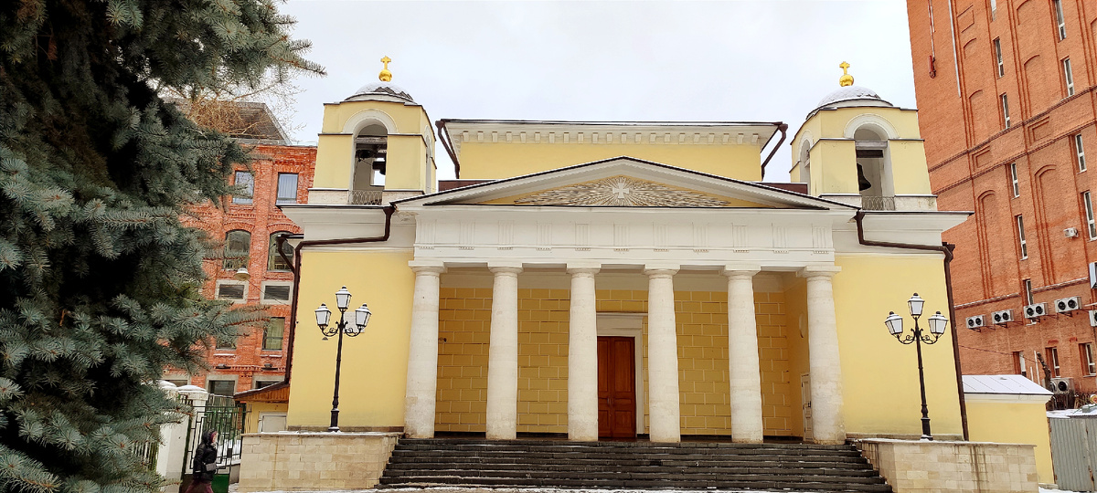 Вид на храм святого Людовика французского на Малой Лубянке. Фото автора.
