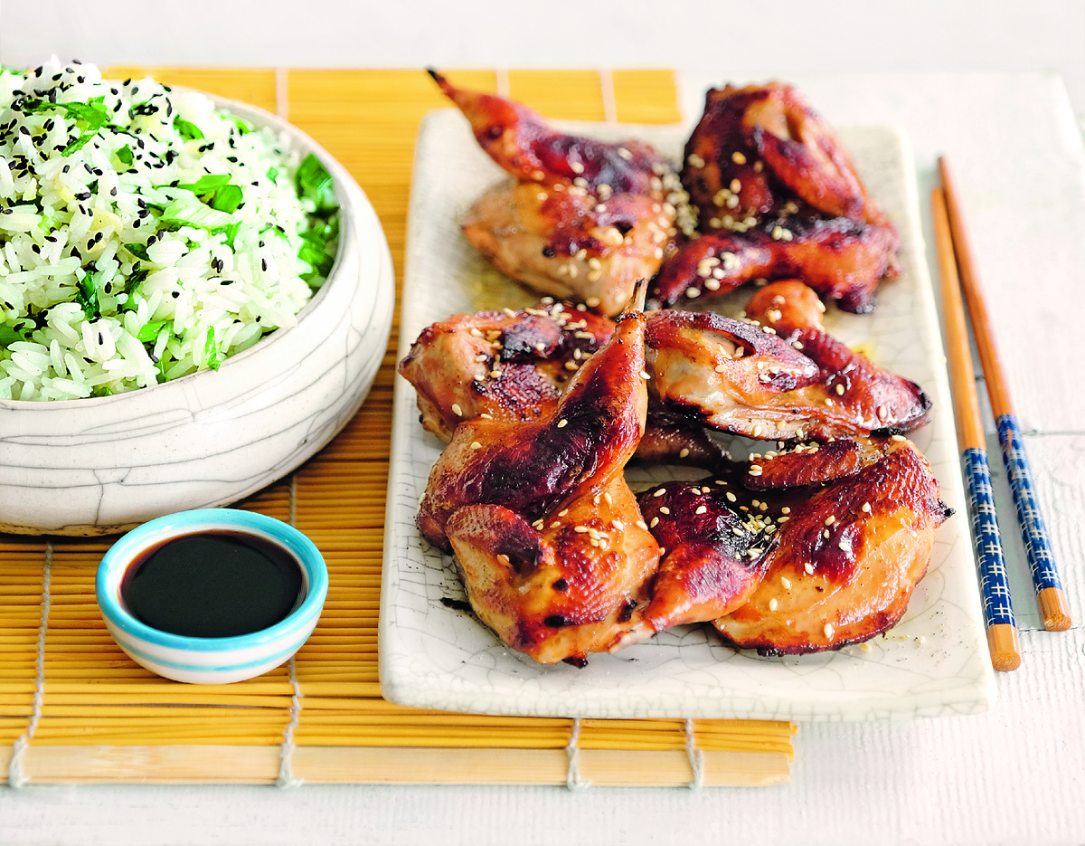 Тушки перепёлки довольно мясистые: двух будет достаточно, чтобы накормить гостя.