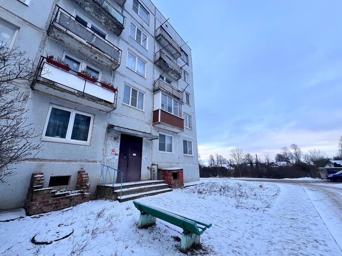 В этом подъезде на ул. Коммунистической, 3, на втором этаже мы жили