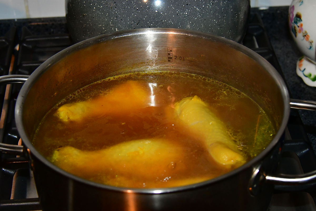 Отвариваем курицу