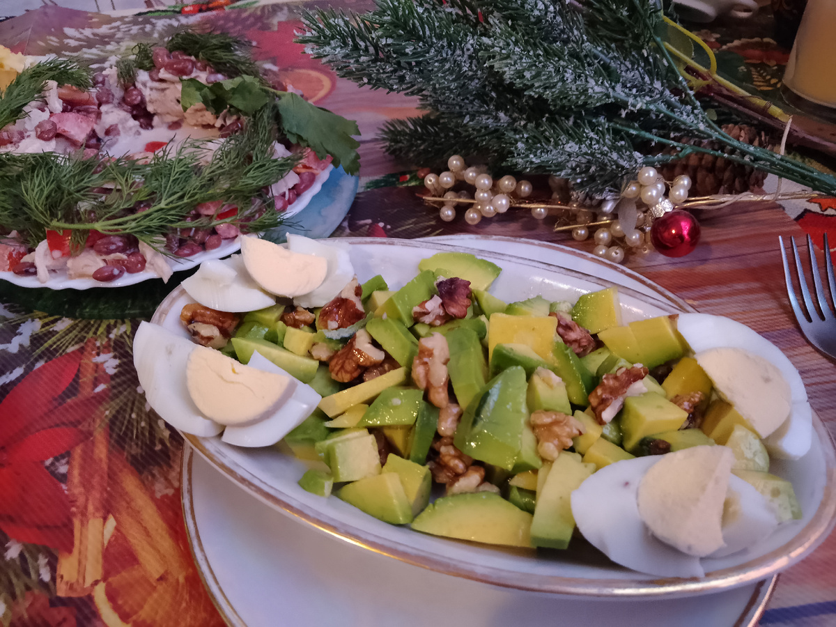 Мой салат с авокадо и грецкими орехами