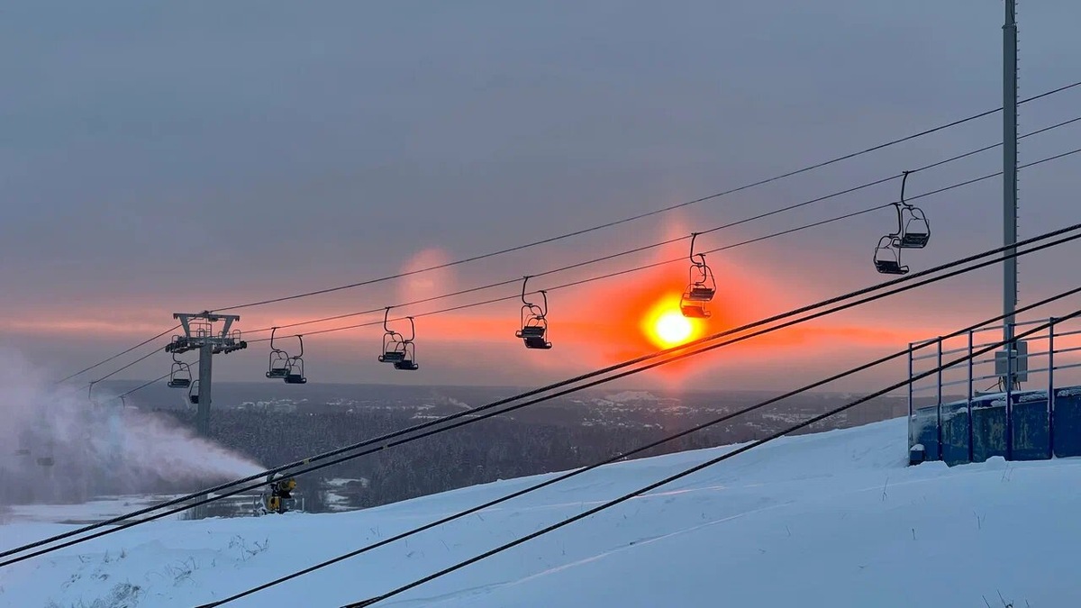 За подъёмы на вершину горы в «Сорочанах» отвечают итальянские и австрийские кресельные и бугельные подъёмники. Фото: Сергей Игнатьев / Яндекс Карты
