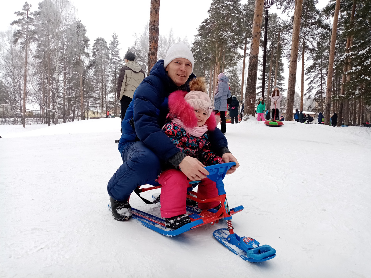 Прямо поедешь - под горой окажешься, на месте останешься - очередь пропустишь )
