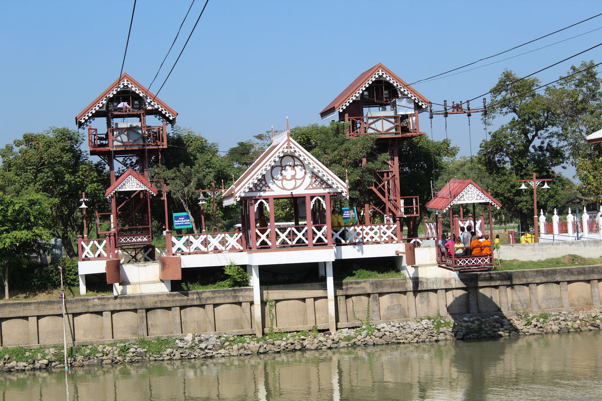 Фуникулер над рекой