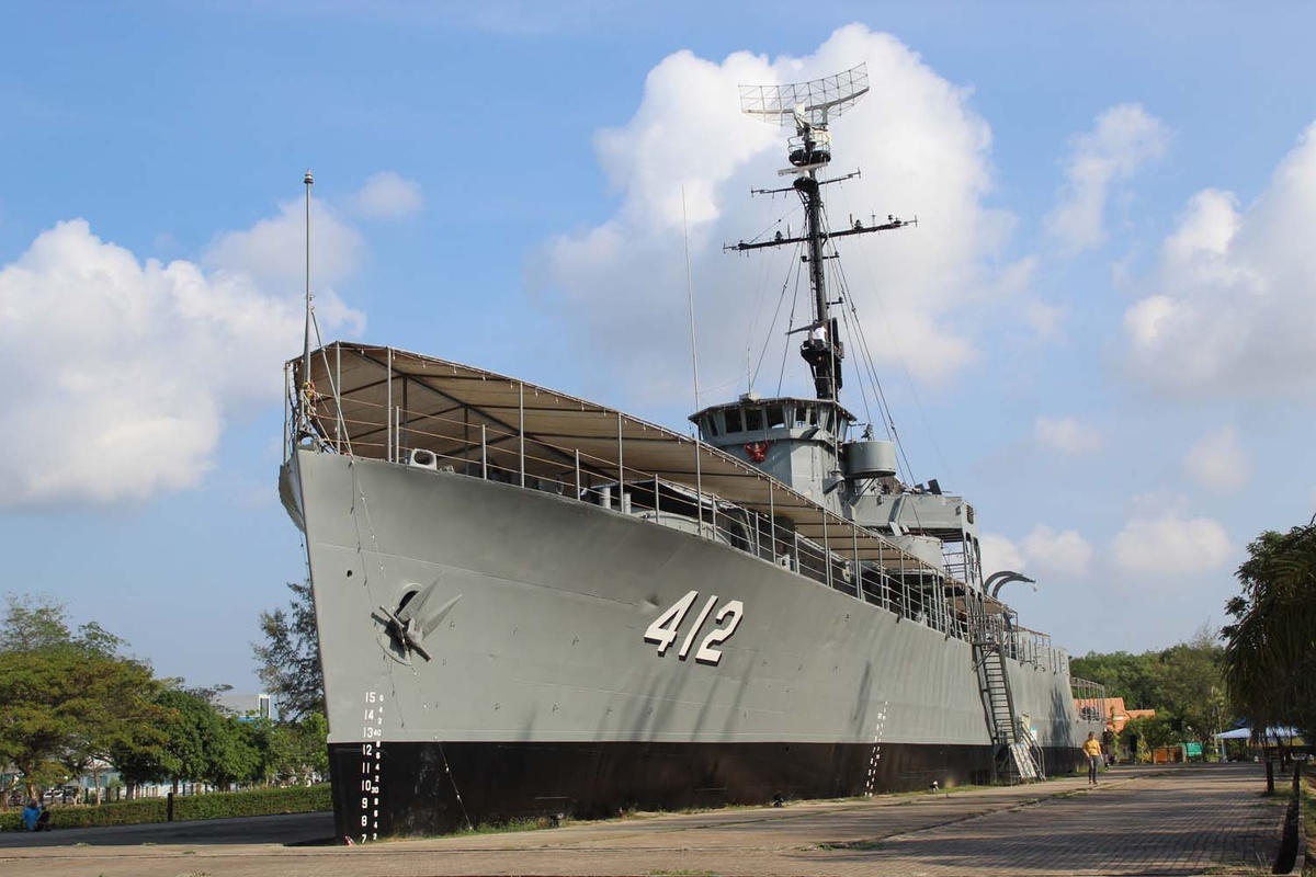 Американцы ушли на танцы...