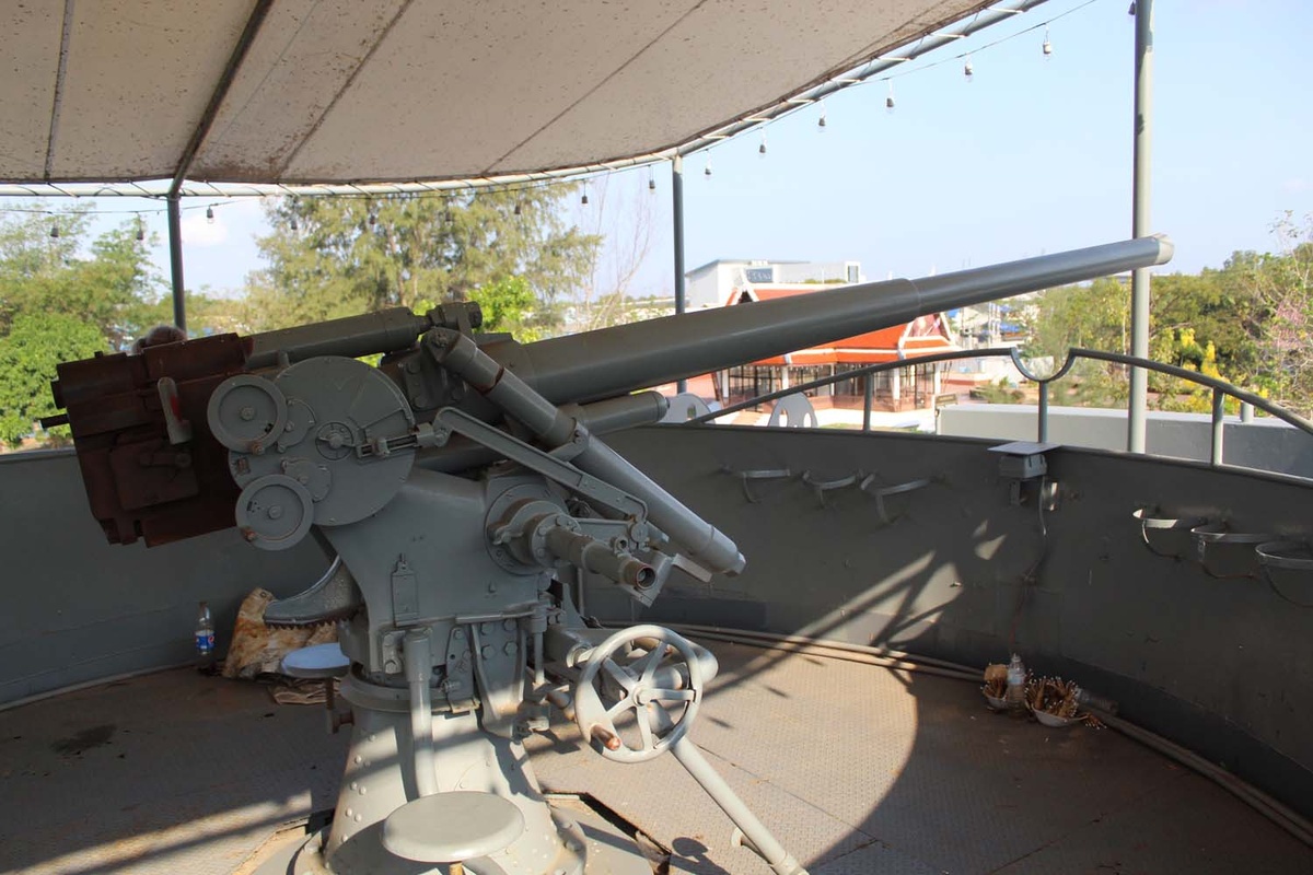 А мы идем на корабль