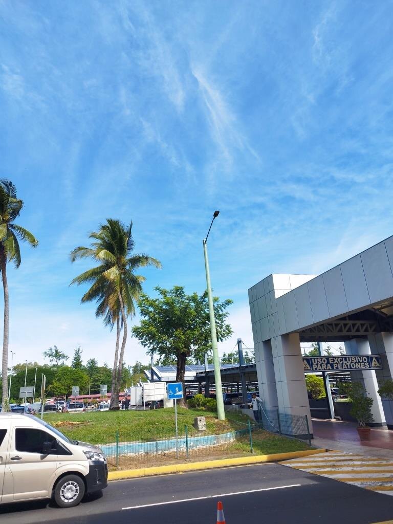 Вход на парковку, идти прямо. Листай карусель влево, чтобы увидеть остальные фото