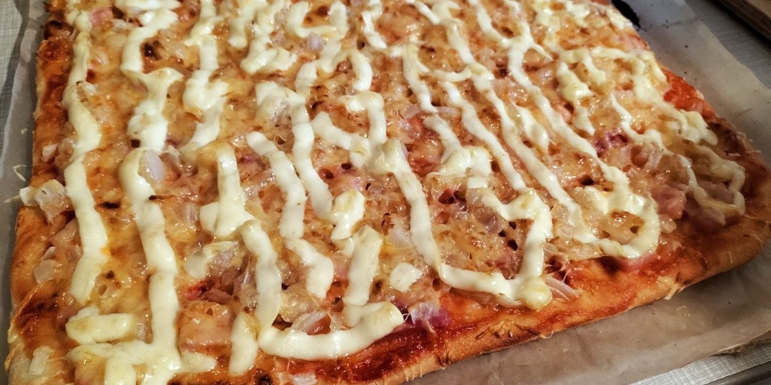 Пицца тонкая, как в пиццерии - рецепт правильного теста и 10 минут выпечки