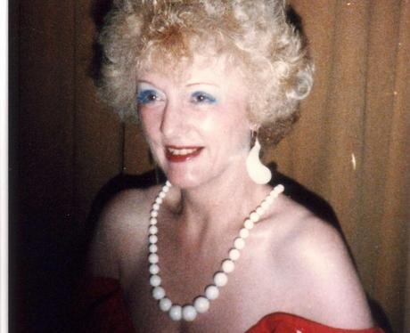 Изобель до увлечения татуировками